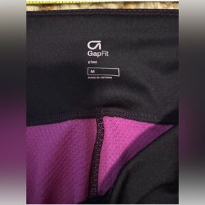 NWOT GapFit Medium Workout Exercise Capri pants Deep Purple